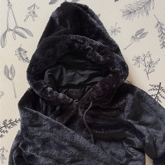 Oversized fur hoodie | Kendall & Kylie - Picture 3 of 3